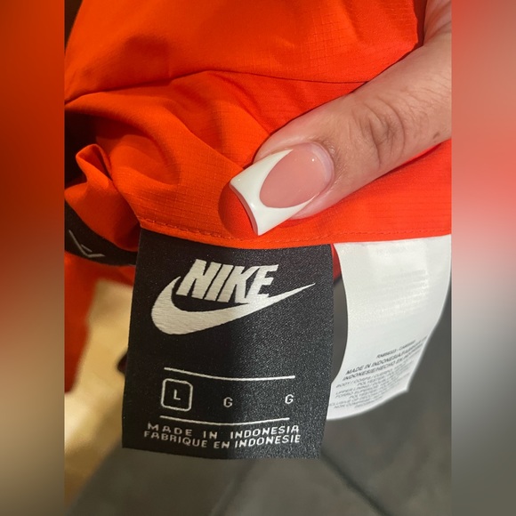 Men's Nike, large, reversible, windbreaker jacket - Picture 4 of 10